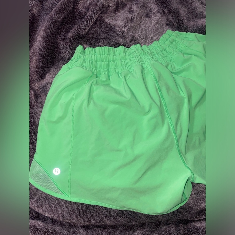 Lululemon Hotty hot shorts size 10 Pistachio color
